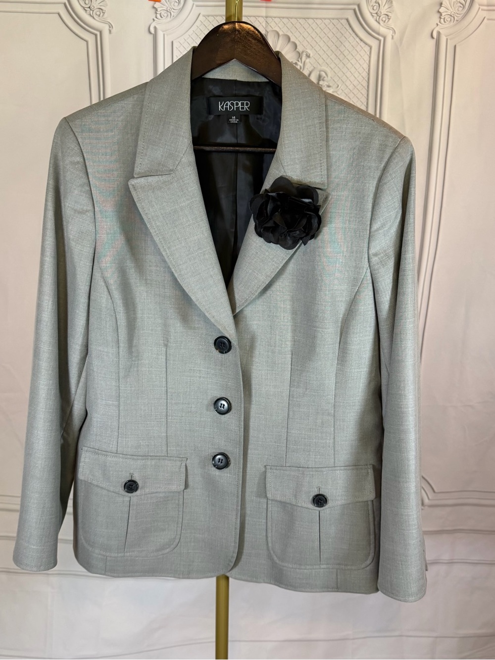 Kasper Women’s Size 14 Gray Blazer Jacket Black Flower Brooch Office Chic